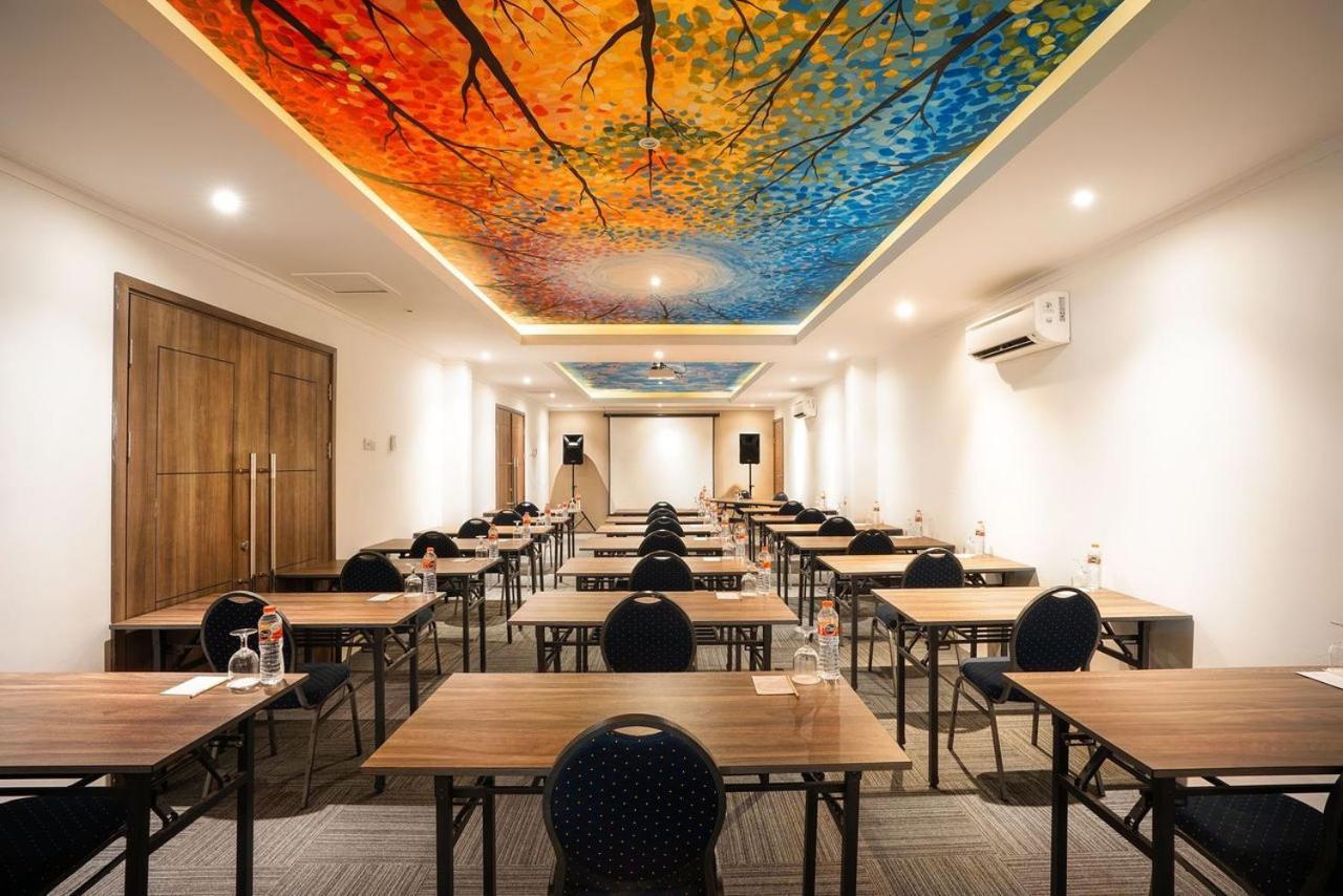 Kaloka Airport Hotel Sumbawa Besar Luaran gambar
