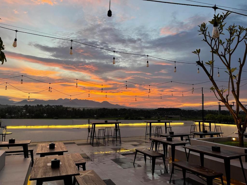 Kaloka Airport Hotel Sumbawa Besar Luaran gambar