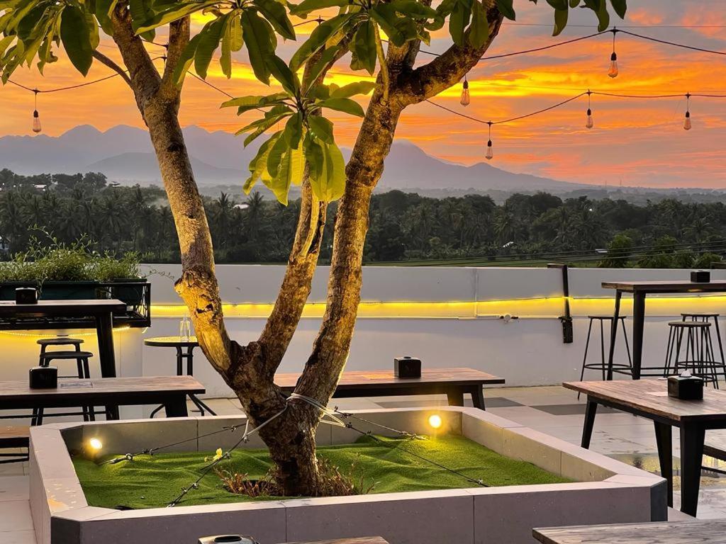 Kaloka Airport Hotel Sumbawa Besar Luaran gambar
