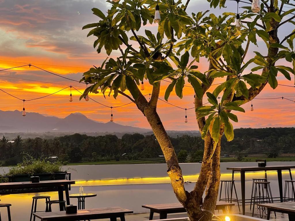 Kaloka Airport Hotel Sumbawa Besar Luaran gambar
