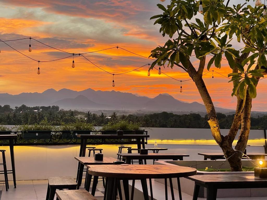 Kaloka Airport Hotel Sumbawa Besar Luaran gambar