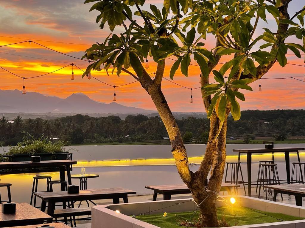Kaloka Airport Hotel Sumbawa Besar Luaran gambar