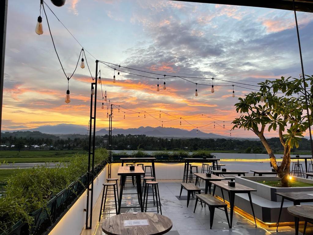 Kaloka Airport Hotel Sumbawa Besar Luaran gambar
