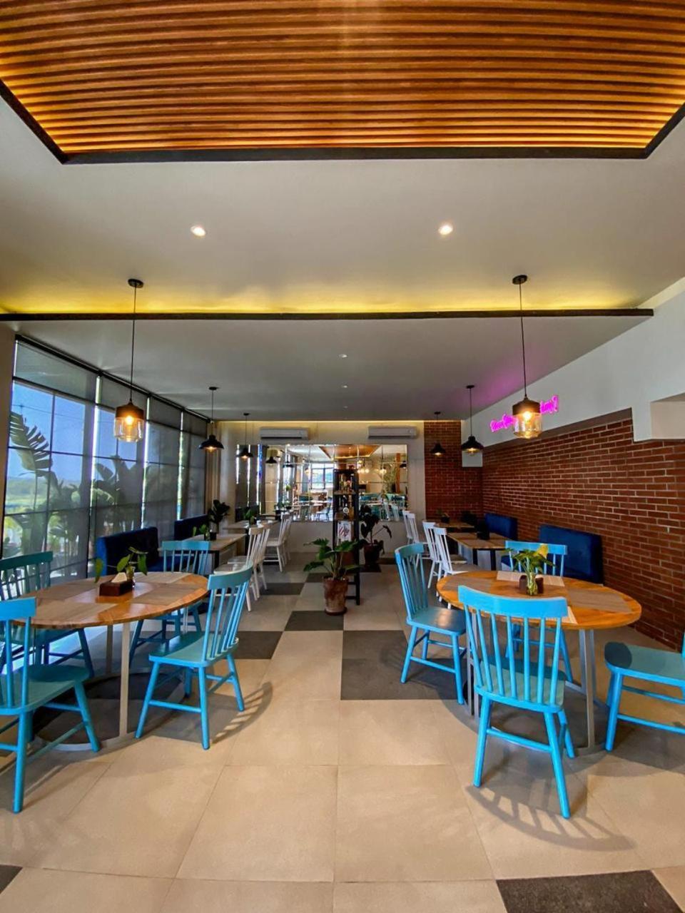 Kaloka Airport Hotel Sumbawa Besar Luaran gambar