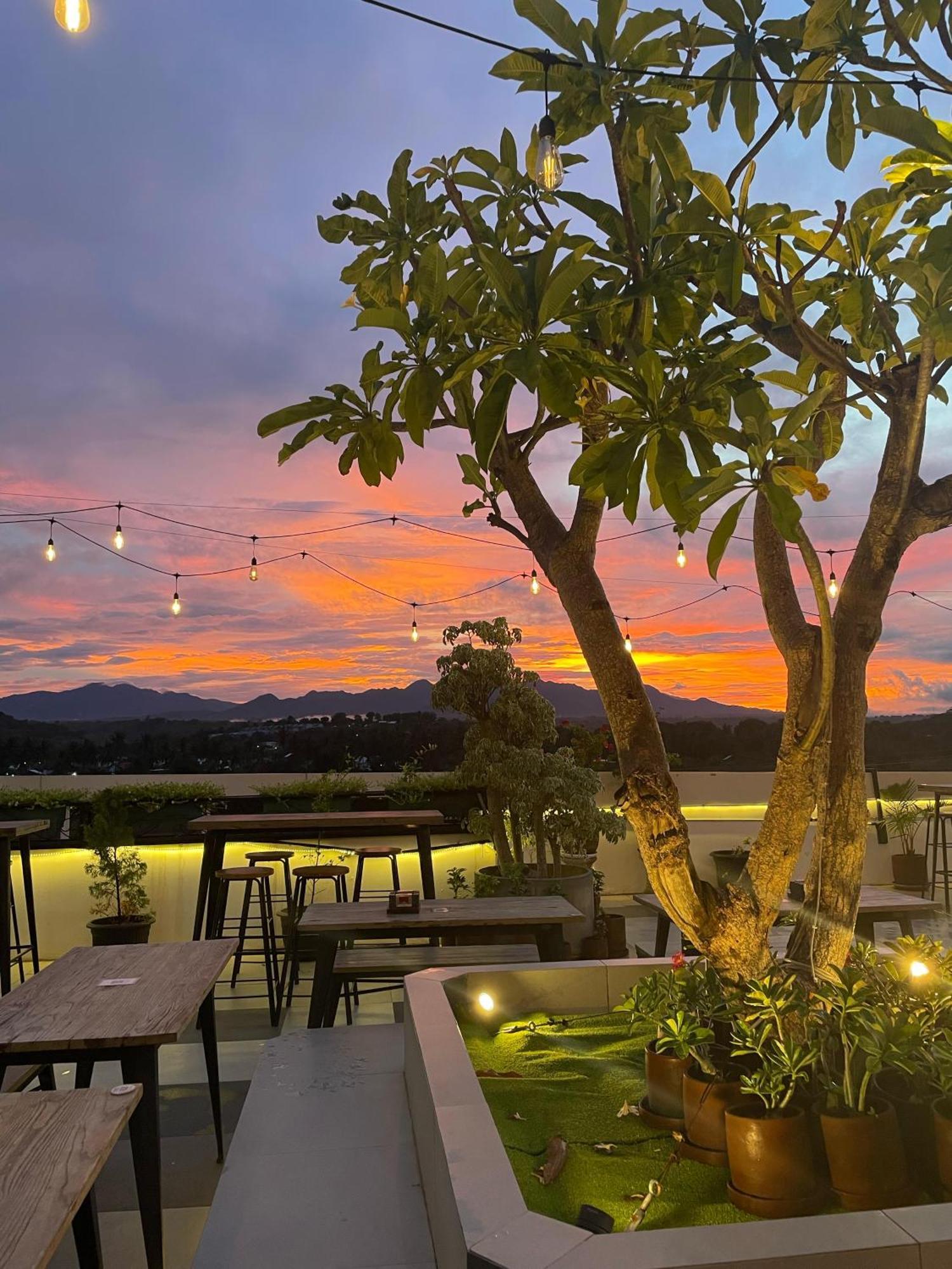 Kaloka Airport Hotel Sumbawa Besar Luaran gambar