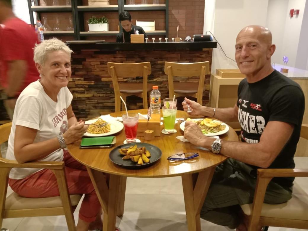 Kaloka Airport Hotel Sumbawa Besar Luaran gambar